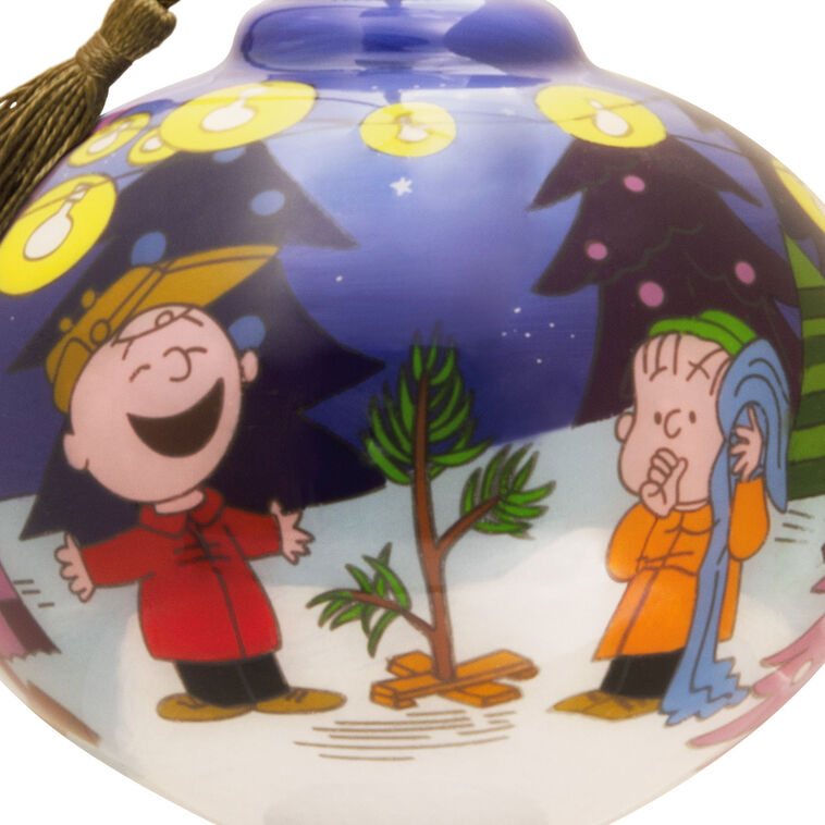  Peanuts® Ne'Qwa Art® A Charlie Brown Christmas Hand-Painted Glass Hallmark Ornament