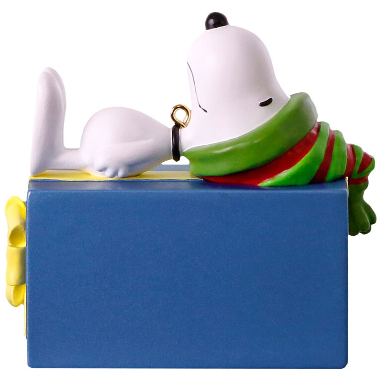  Peanuts® Snoopy Christmas Present Personalized Ornament